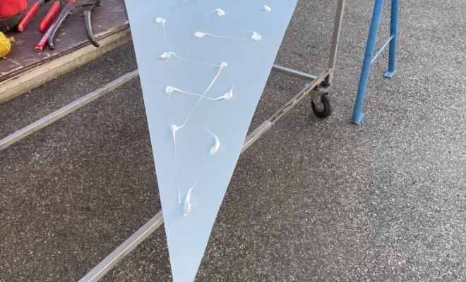 Pose de thermolaqué en aluminium en blanc sur la façade d'une maison à Évian-les-Bains, Thonon-les-Bains, Jules Couverture